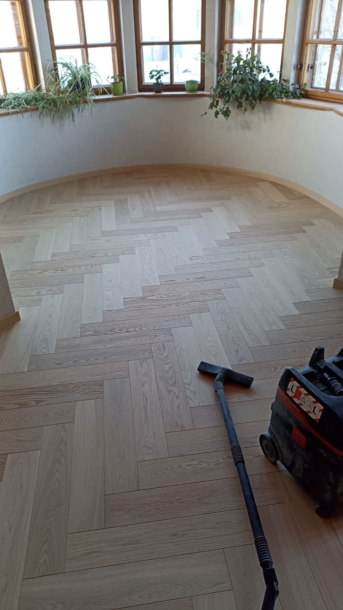 Parketlenčių klojimas eglute — Kauno rajonas