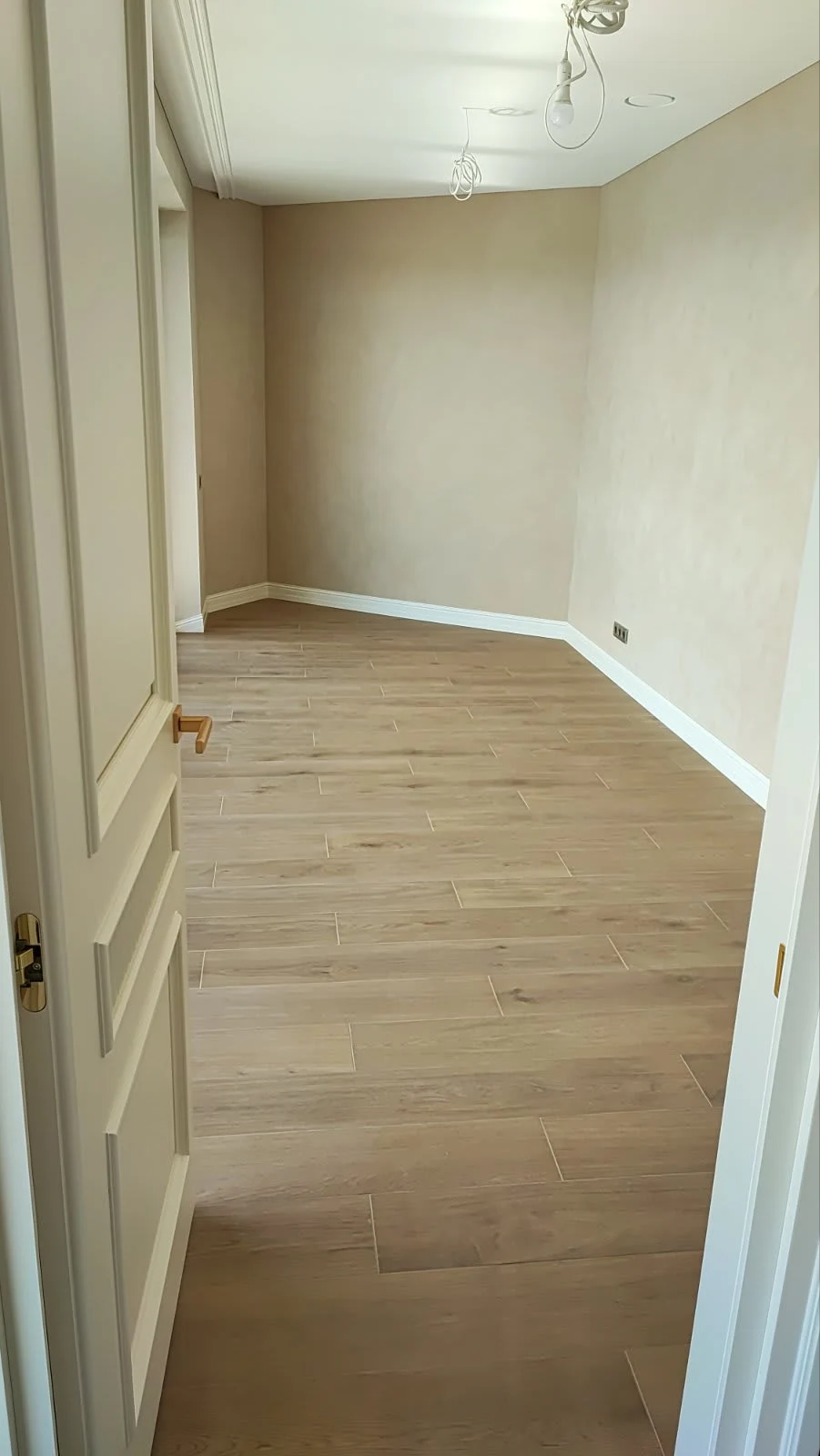 Grindų klojimo ir plintusų montavimo meistrai Kaune